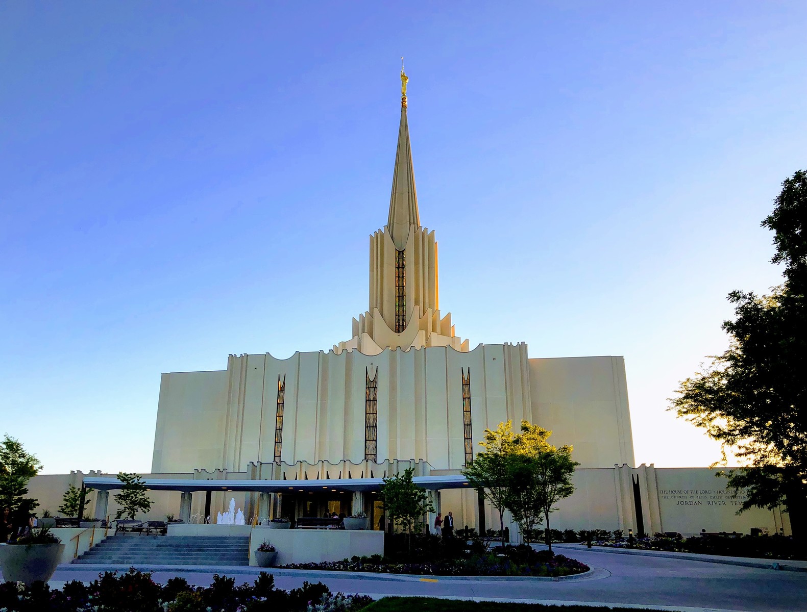 River Utah Temple Photograph Gallery | ChurchofJesusChristTemples.org