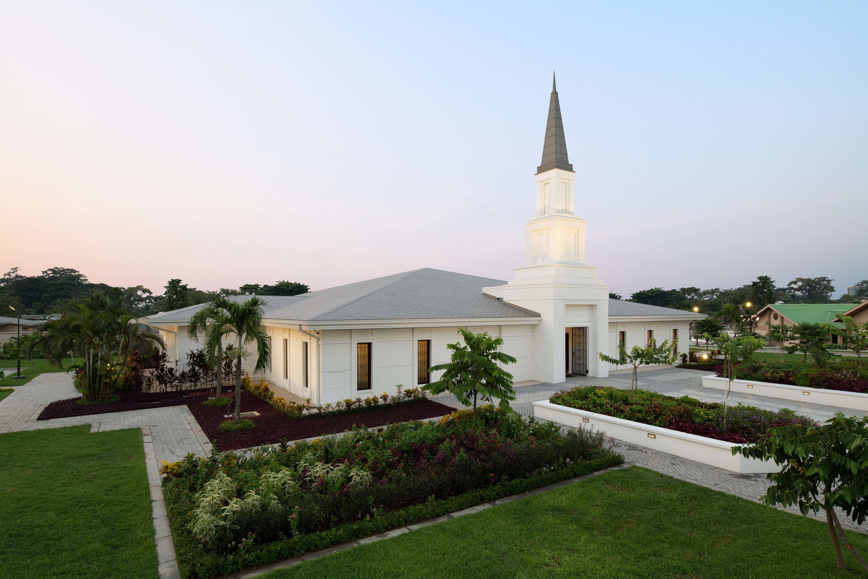 kinshasa-democratic-republic-of-the-congo-temple